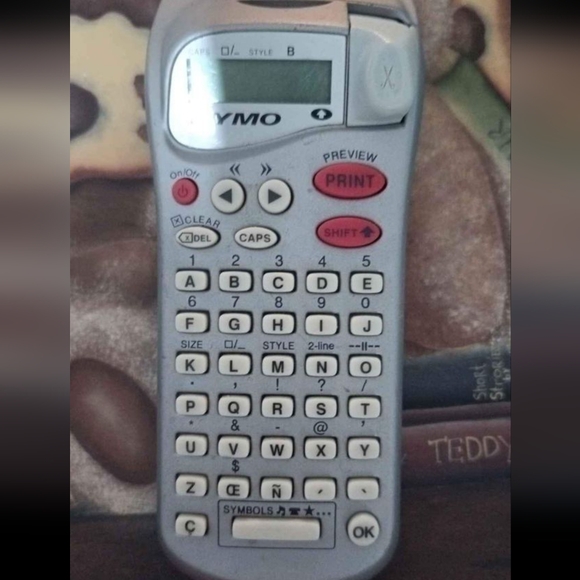 DYMO LetraTag 11944 Electronic Labelmaker (Metallic Silver) - Picture 2 of 2